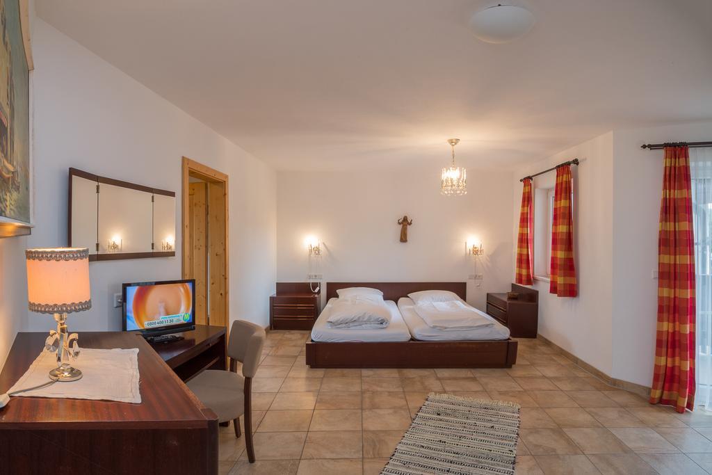 Charlotte Am Geigenbuehel -apartments Seefeld w Tirolu