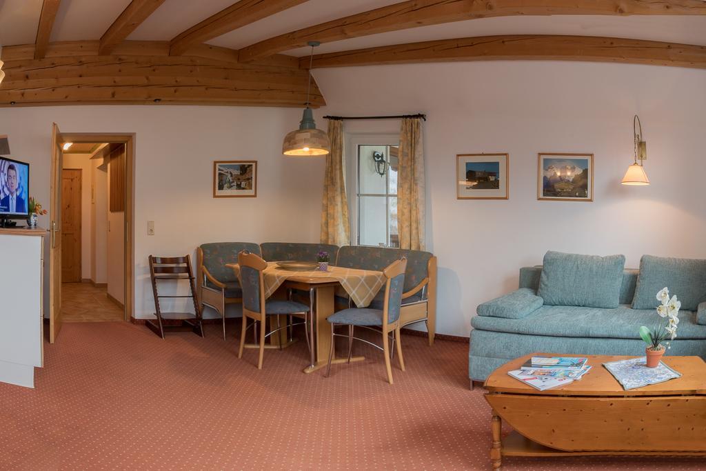 Charlotte Am Geigenbuehel -apartments Apartahotel
