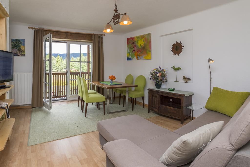 Charlotte Am Geigenbuehel -apartments 3*